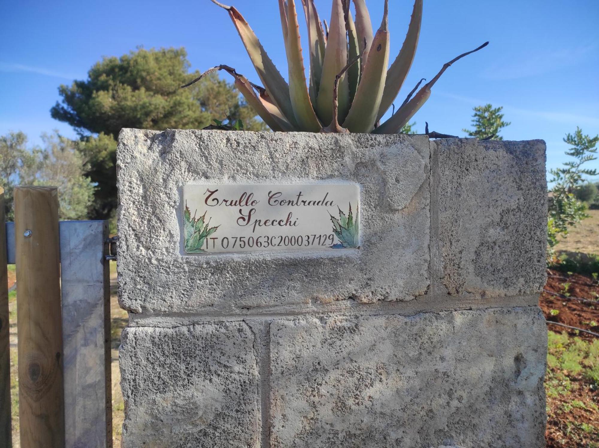 Trullo Contrada Specchi Racale Exterior foto